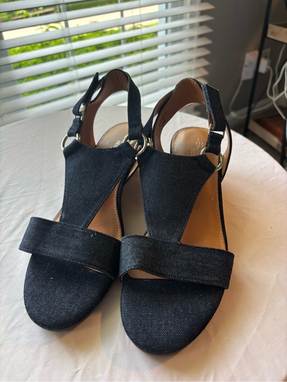 Aerosoles Creme Brulee XR Denim Wedge Sandals T-Strap Comfort size 8